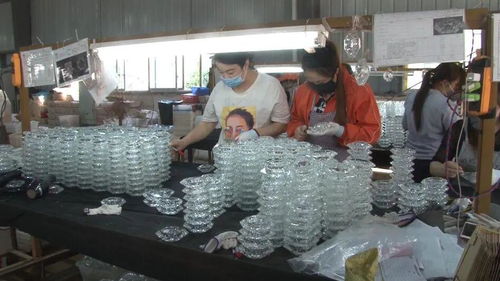威信顺河村水晶制品厂 提供四百多个岗位 助力群众致富增收
